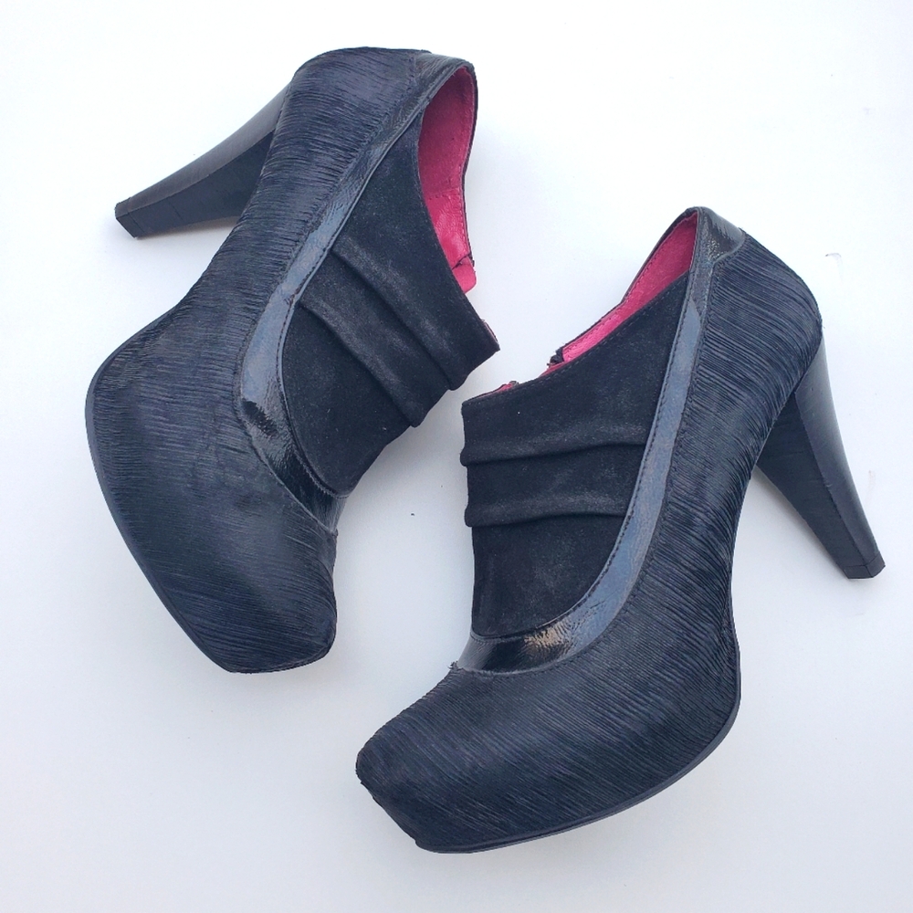 Chanii B Size 8 Ankle Booties High Heeled Boots Black Zipper Leather Art Deco